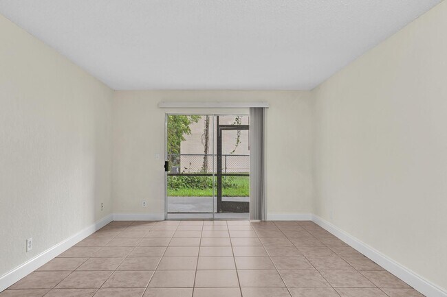 Building Photo - 2510 Riverside Dr