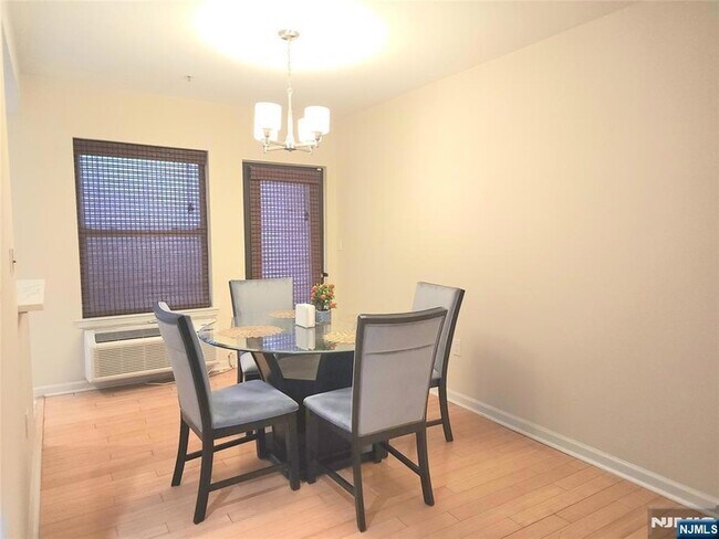 Building Photo - 8915 Bergenwood Ave