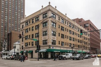 Building Photo - 1 bedroom in Chicago IL 60610