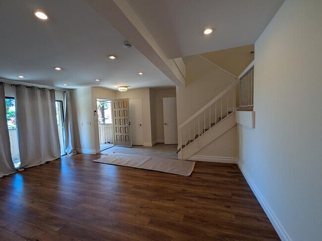 Building Photo - 10051 Topanga Canyon Blvd