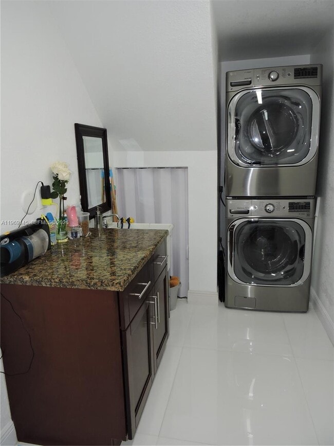 Building Photo - 15220 SW 49th St