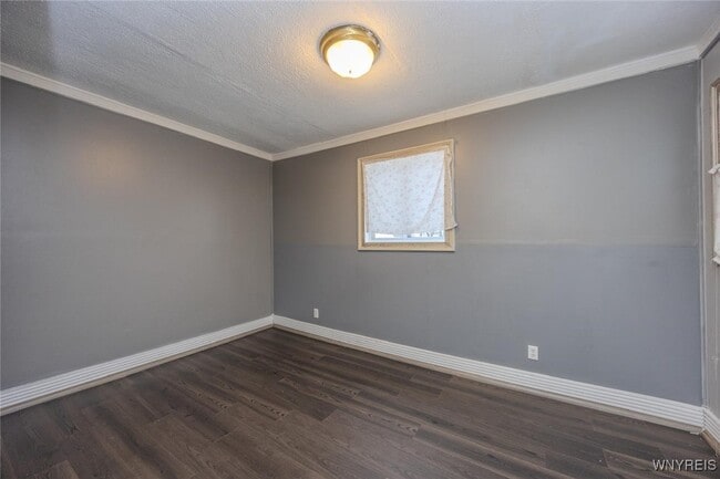 Building Photo - 68 Sirret St