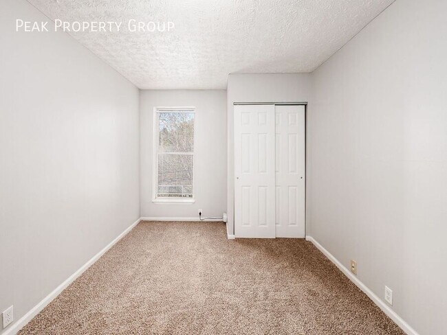 Building Photo - 418 E Mithoff St