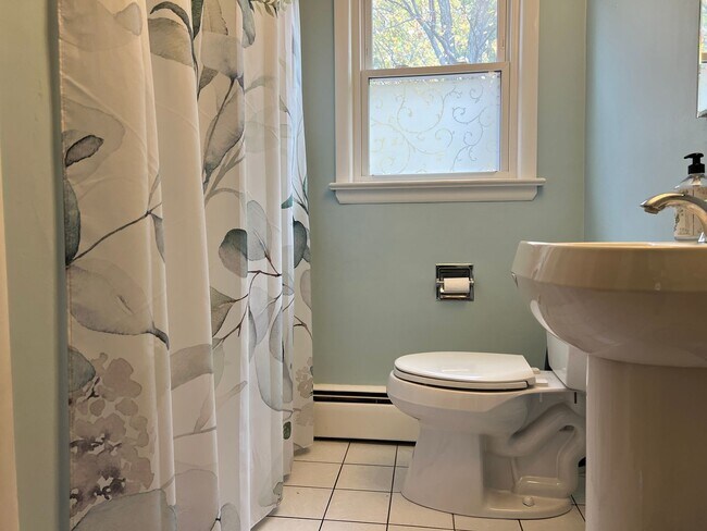 Building Photo - 743 Lander Rd