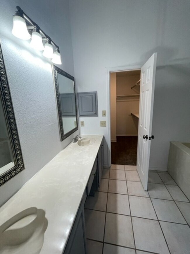 Building Photo - Coming Soon! Beautiful 4 Bed 2 Bath in Sto...