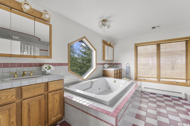 Building Photo - 3400 Southampton Dr