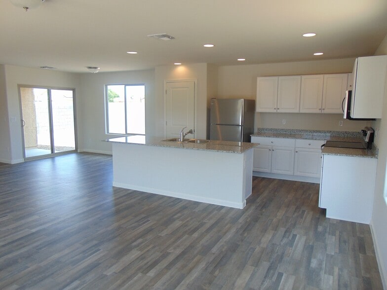 Building Photo - 806 W Caroline St