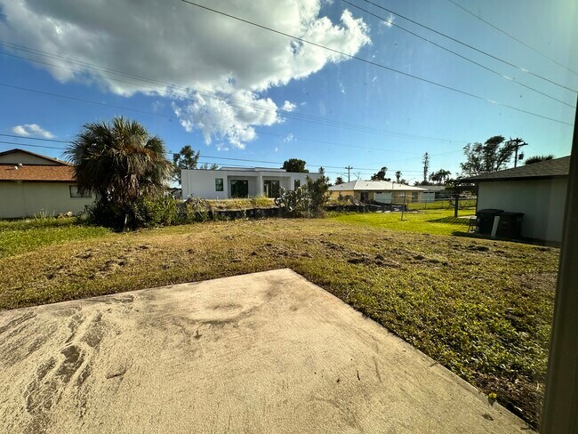 Building Photo - 148 SW 47th Terrace