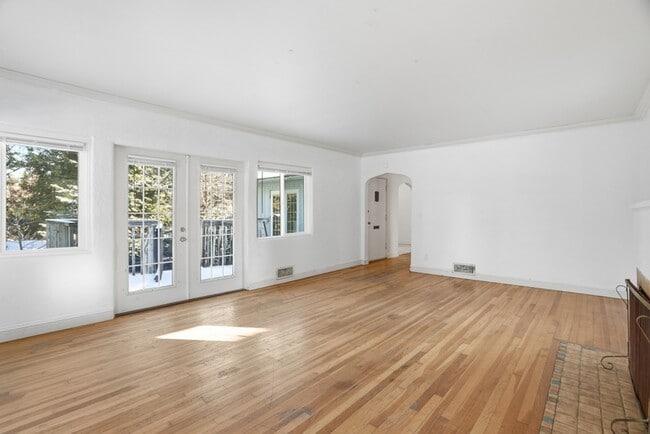 Building Photo - 1503 S SE Blvd