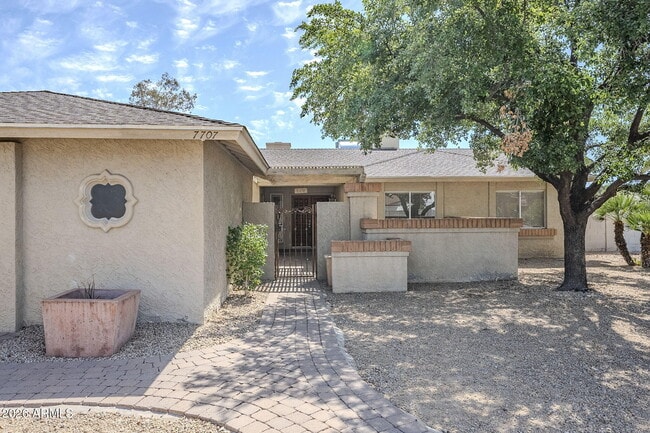 Building Photo - 7707 S Kenwood Ln
