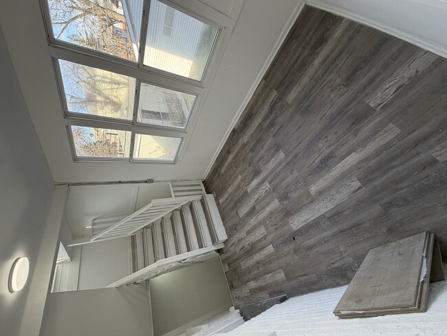 Building Photo - 1048 W Marquette Rd