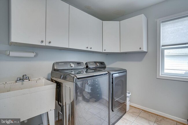 Building Photo - 4801 Apple Tree Dr