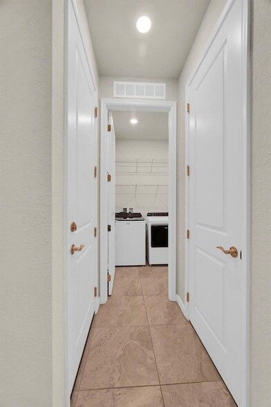 Building Photo - 680 SE Villandry Way