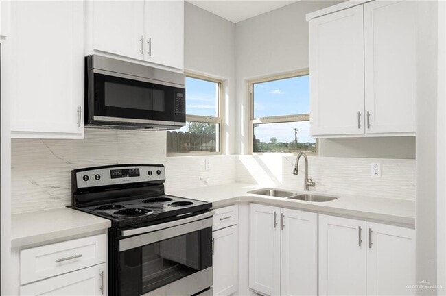 Building Photo - 12 West Dr