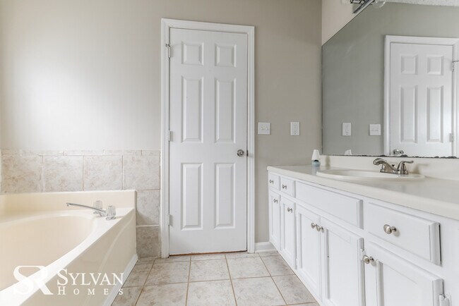 Building Photo - Come view this lovely home