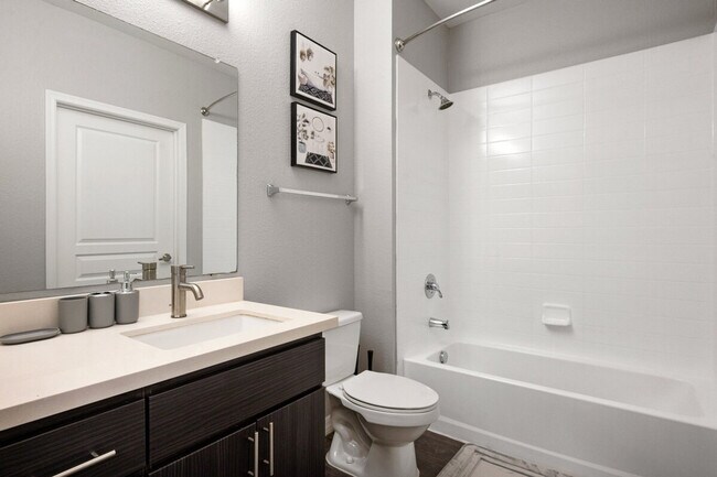 Building Photo - 14 W Villa Rita Dr