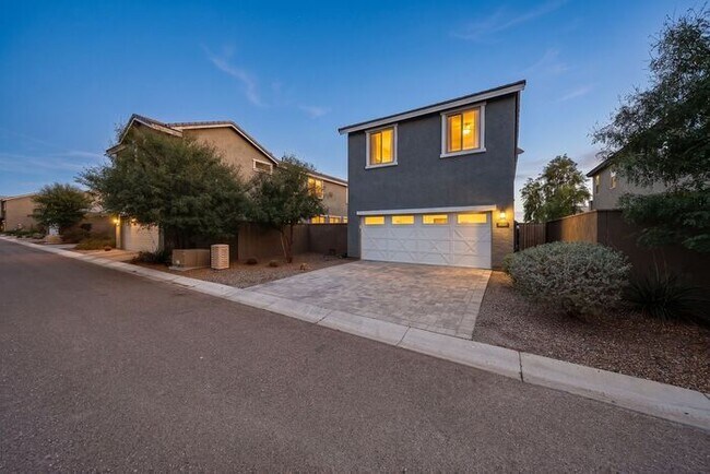 Building Photo - Move In Ready!stunning 3 bedroom, 2.5 bathroom home located in Phoenix!