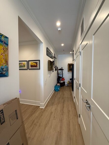 Building Photo - 835 Lake St