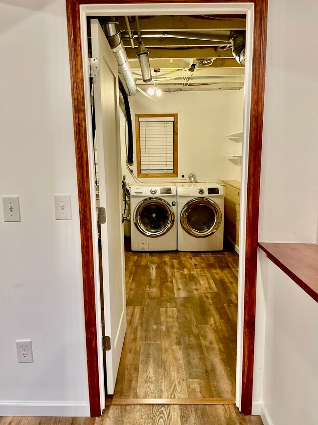 Building Photo - 5345 Wedgewood Dr