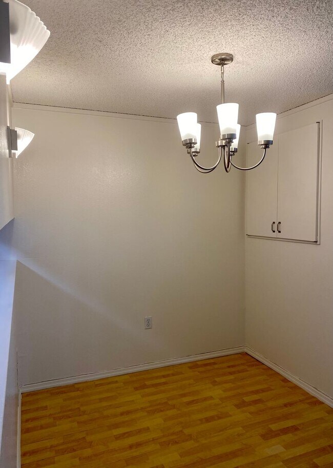 Building Photo - Available Now | 2 Bedroom, 1 Bathroom Apartment w/Scenic View from Enclosed Lanai | Kualana Knoll...