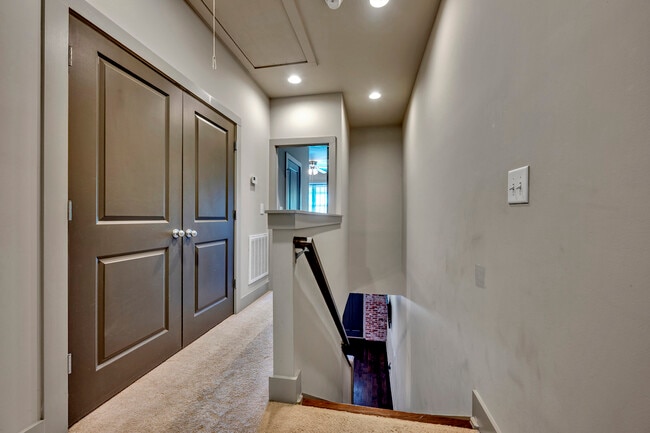 Building Photo - 202 Barristers Ct