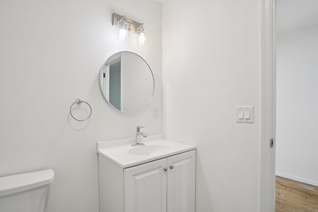 Building Photo - 342 Ogden Ave.