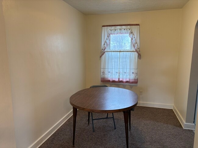 Building Photo - 104 W Buckingham Ave