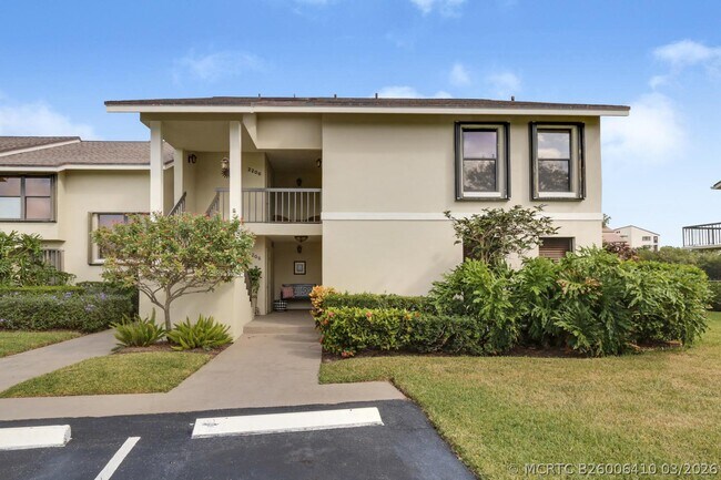 Building Photo - 2206 Fairway Dr S