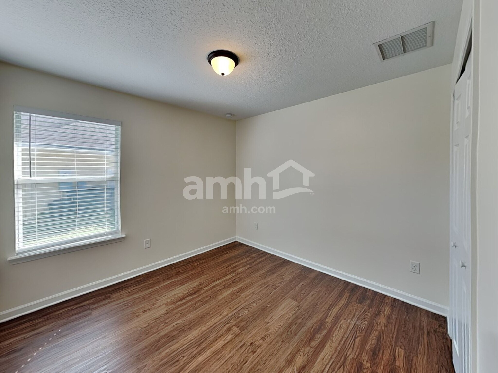 Building Photo - 351 N Twin Maple Rd