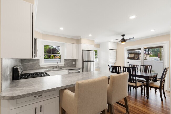 Building Photo - 165 Byrne Ave