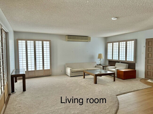 Building Photo - Newtown Estates, 3 bdrm, 2 bath, 2 car enc...