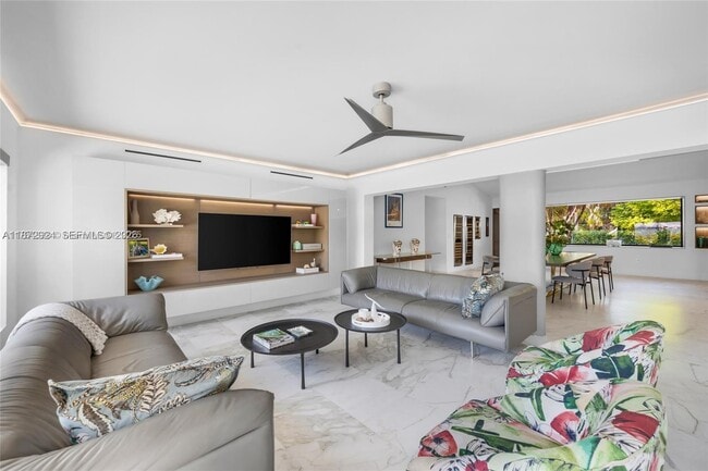 Building Photo - 1141 NE 90th St