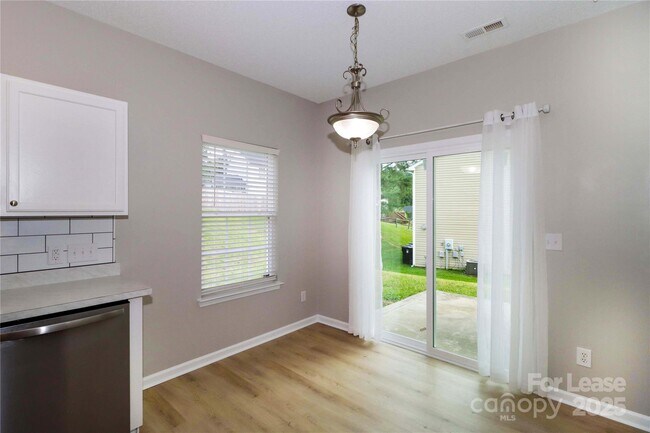 Building Photo - 915 Harbour View Cove NE