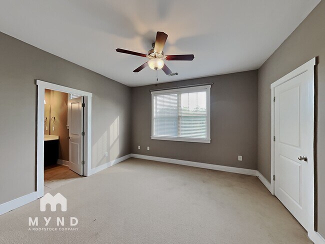 Building Photo - 181 Herring St