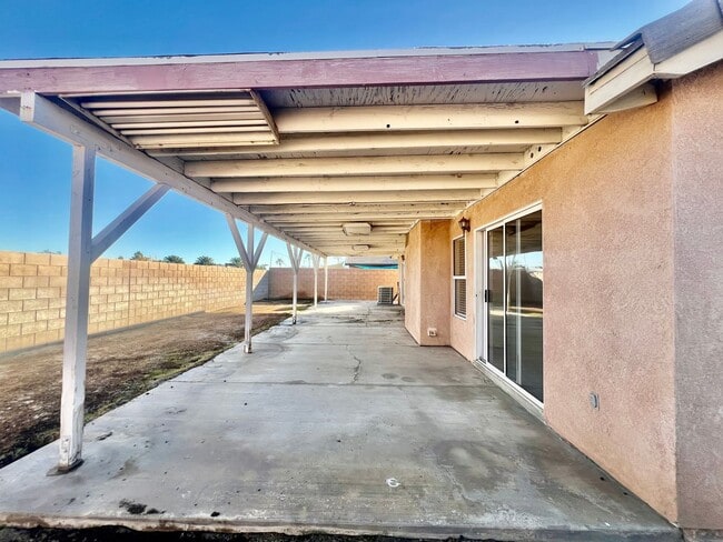 Building Photo - AVAILBLE NOW!! LOVELY 3-bedroom 2 bath Home in Indio!
