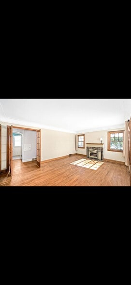 Building Photo - 445 E Oxford St