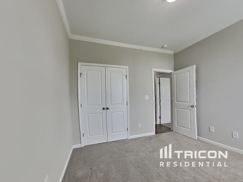 Building Photo - 65 Fish Whistle Ct