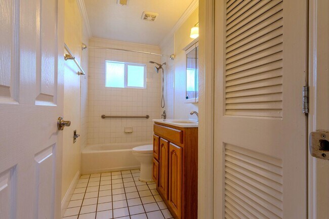Building Photo - 6522 Maywood Ln