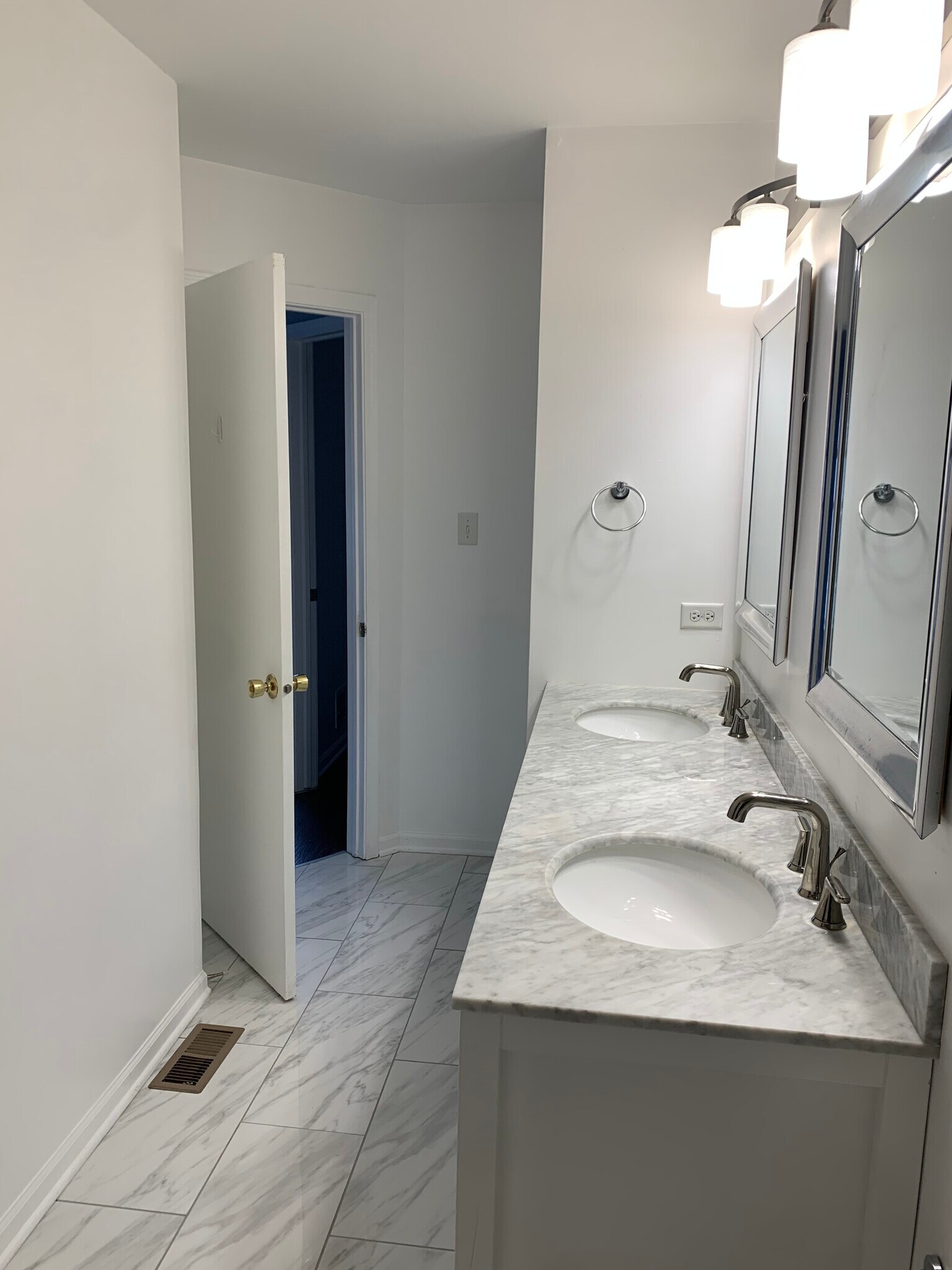 Building Photo - 606 Berry Ridge Dr