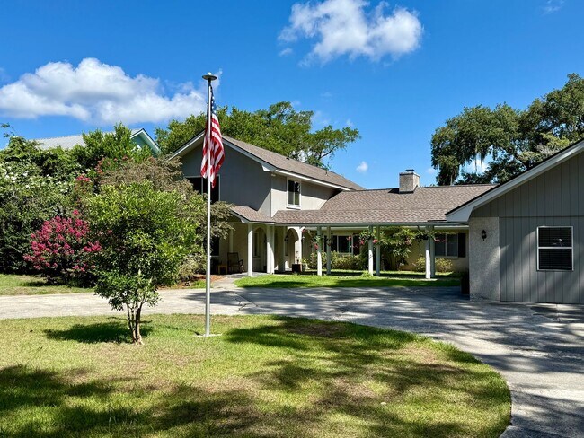 Building Photo - 807 Betz Creek Rd