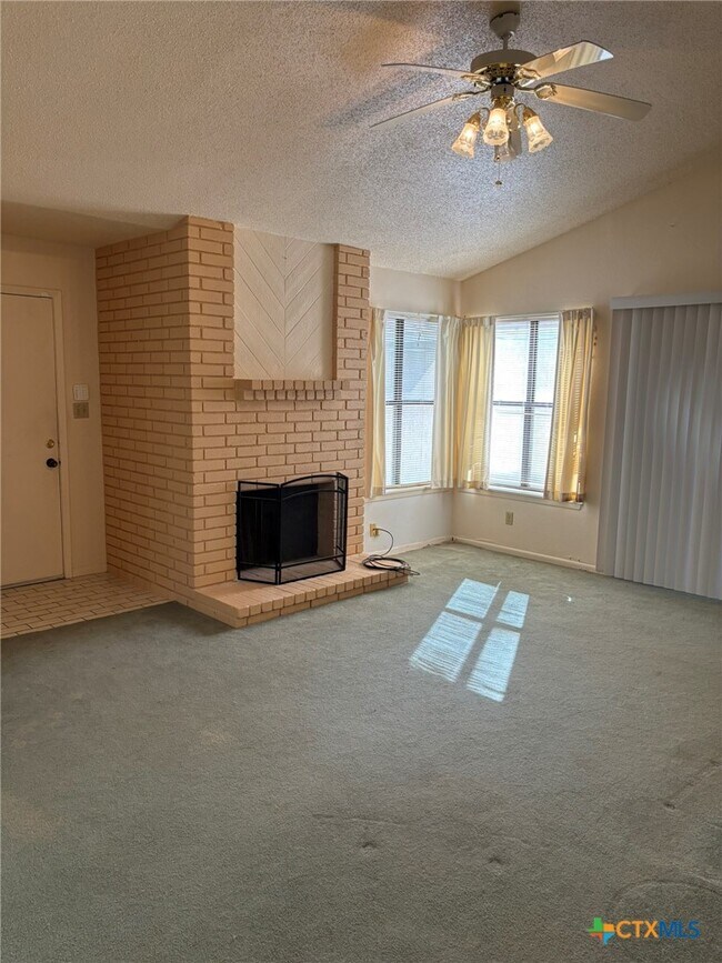 Building Photo - 304 Rattan Dr