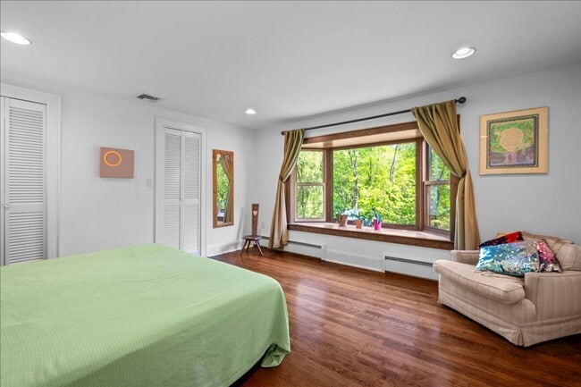 Building Photo - Stunning Updated Home with Private Pond Views in Chappaqua