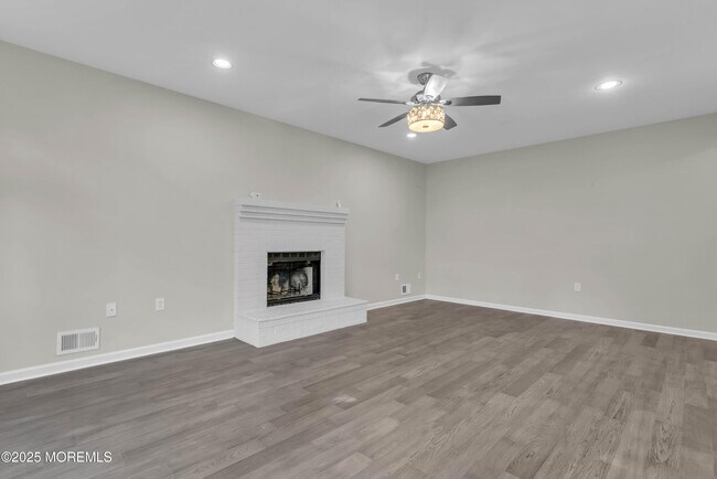 Building Photo - 20 Mulberry Ln