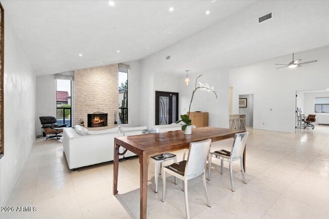 Building Photo - 7922 E Crestwood Way