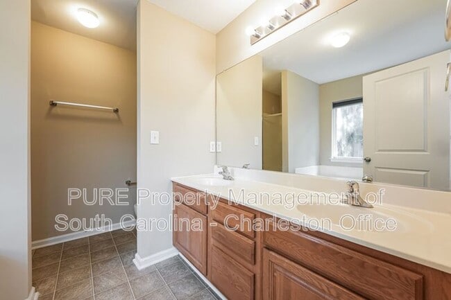 Building Photo - 148 Grand Oaks Dr