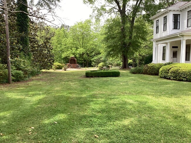 Building Photo - Stately Mansion on 17 Acres with Enormous ...