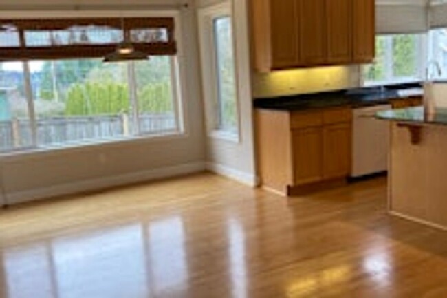 Building Photo - 4bd/2ba House in Newcastle