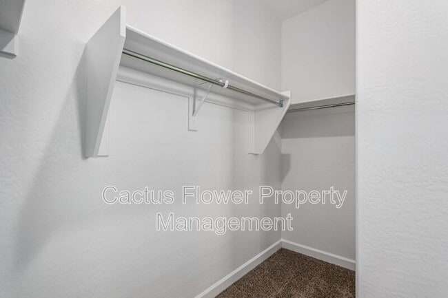 Building Photo - 2037 W Shelly Ave