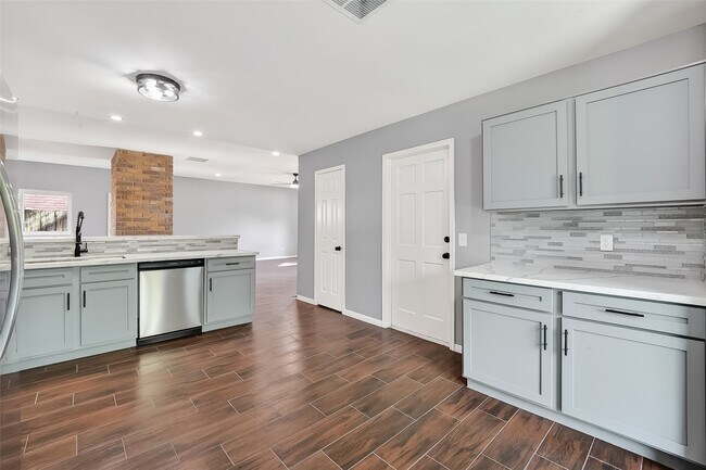 Building Photo - 3238 E Rangecrest Pl