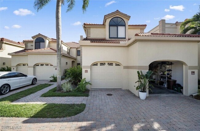 Building Photo - 7056 Pelican Bay Blvd